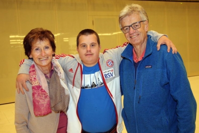 Bei der Familie Altmann dreht sich alles um Tennis: Dominik (28) mit seinen Eltern Rosemarie und Norbert.